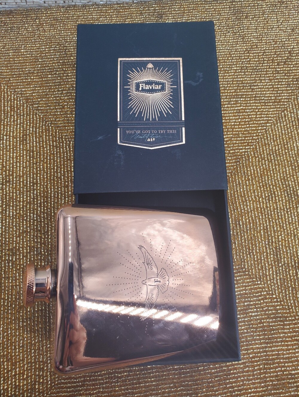 Elegant Flaviar flask stainless steel hip flask 6 oz classic curved design (NAV1